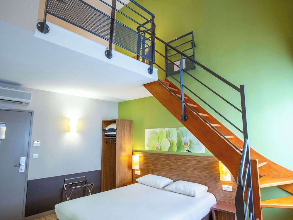 Standard Suite, Multiple Beds - Photo 12
