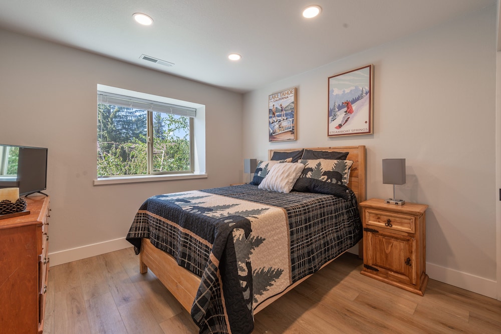 Family Condo, 3 Bedrooms, Hot Tub, Mountainside photo 1