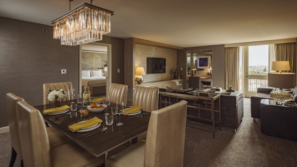 Grand Room, Multiple Beds (Heritage) thumbnail 6
