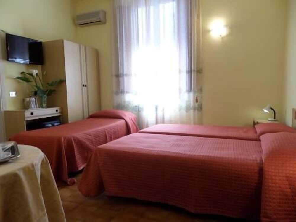 Quadruple Room photo 2