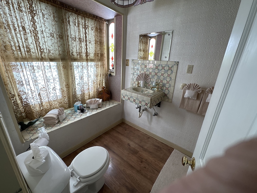 Suite, 1 Queen Bed with Sofa bed (Room 2) photo 2