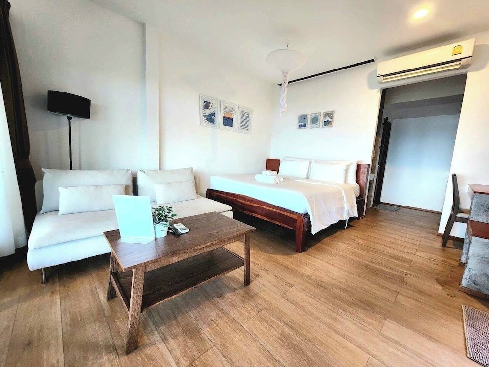 Beachfront Bungalow - Photo 4