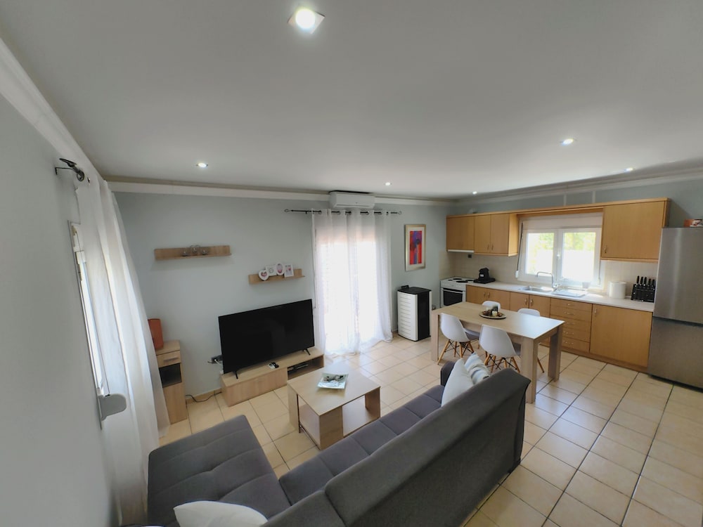 Standard Room, Multiple Beds, Non Smoking, Mountain View