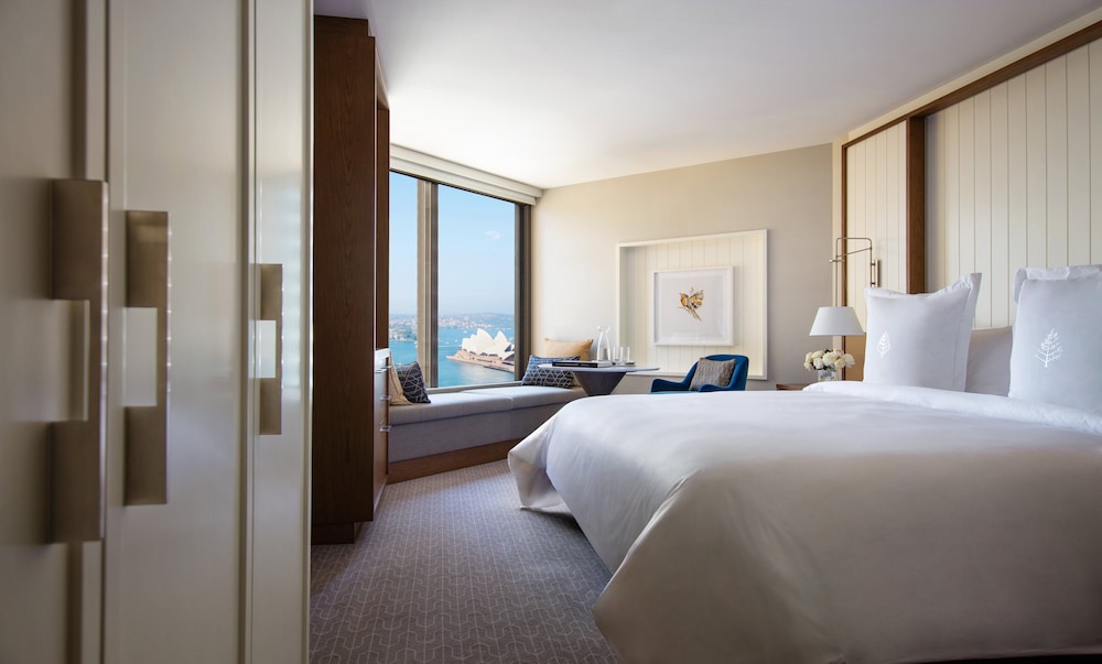 Harbour Deluxe King Room with One King Bed (Non Smoking) thumbnail 5