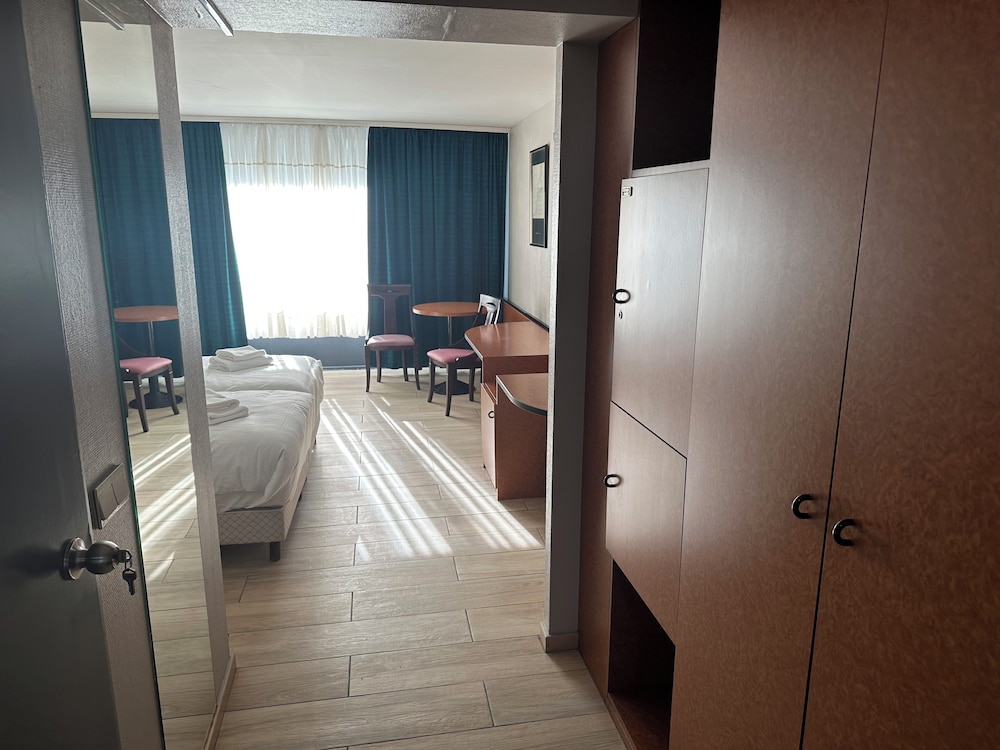 Business Twin Room photo 3
