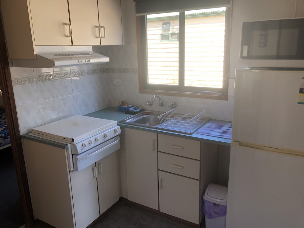 Basic Cabin, 2 Bedrooms photo 2