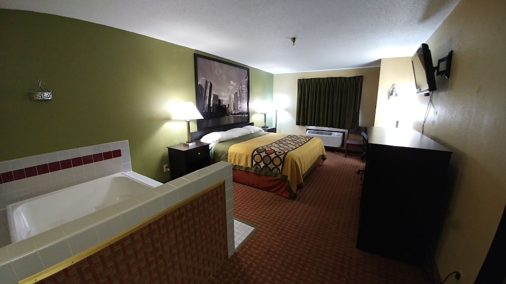 Suite, 1 King Bed - Photo 2
