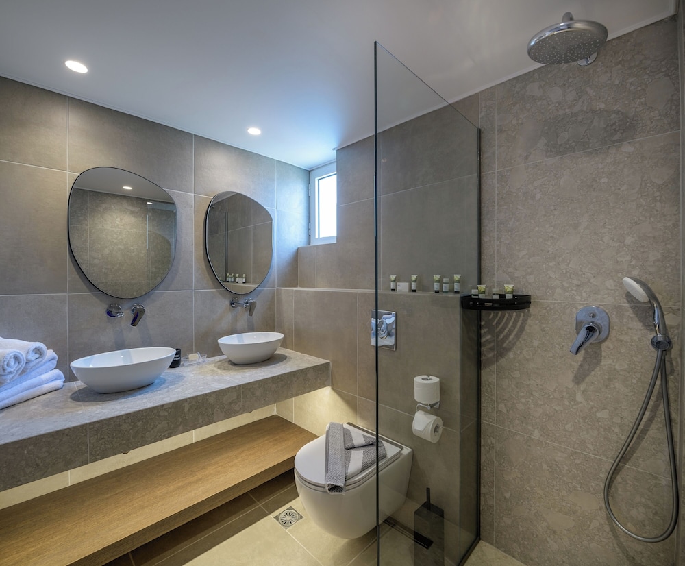 Deluxe Suite, Sea View - Photo 3