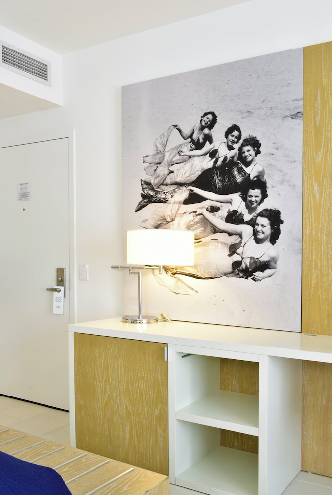 Superior Room, 2 Queen Beds photo 3