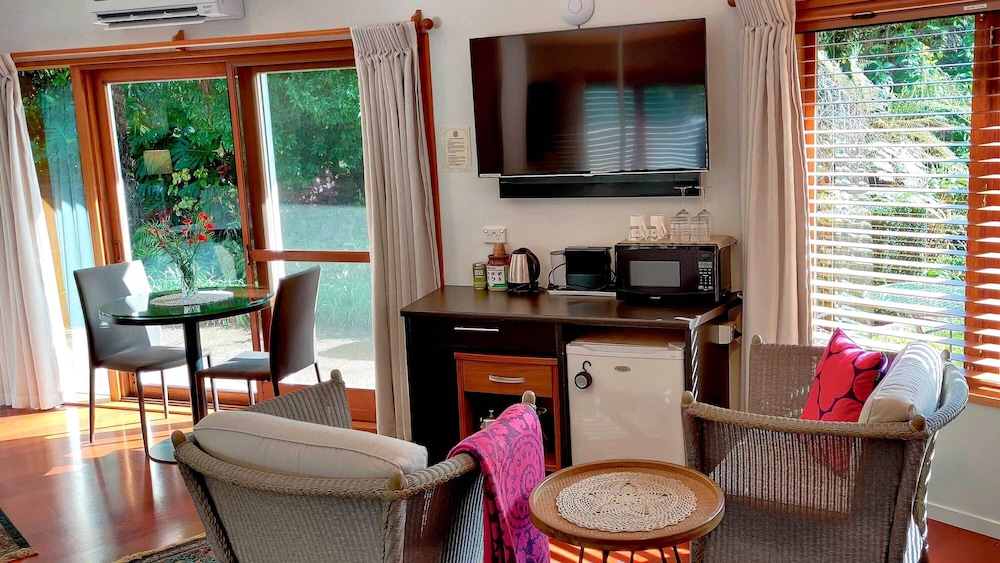 Deluxe Room, 1 Bedroom, Pool Access, Garden Area photo 3