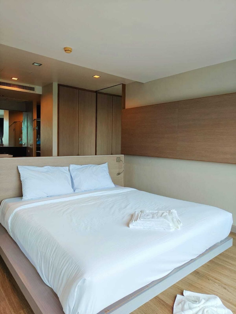 Suite, 2 Bedrooms, Balcony photo 3