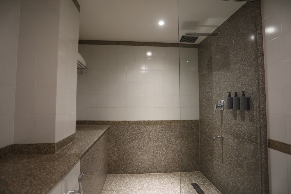Suite - Photo 2