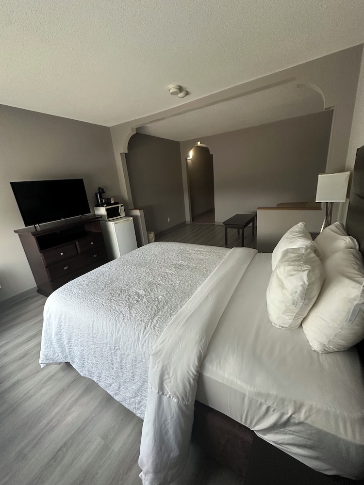 Standard Room, 1 King Bed photo 2