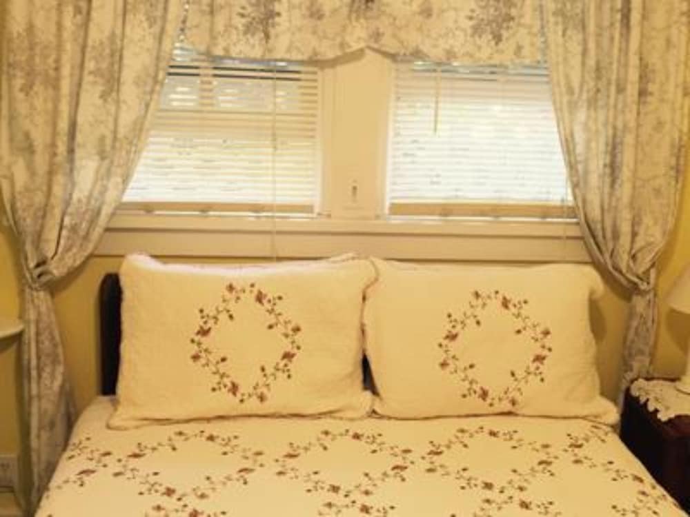 Standard Double Room, Private Bathroom (Catalina) photo 1