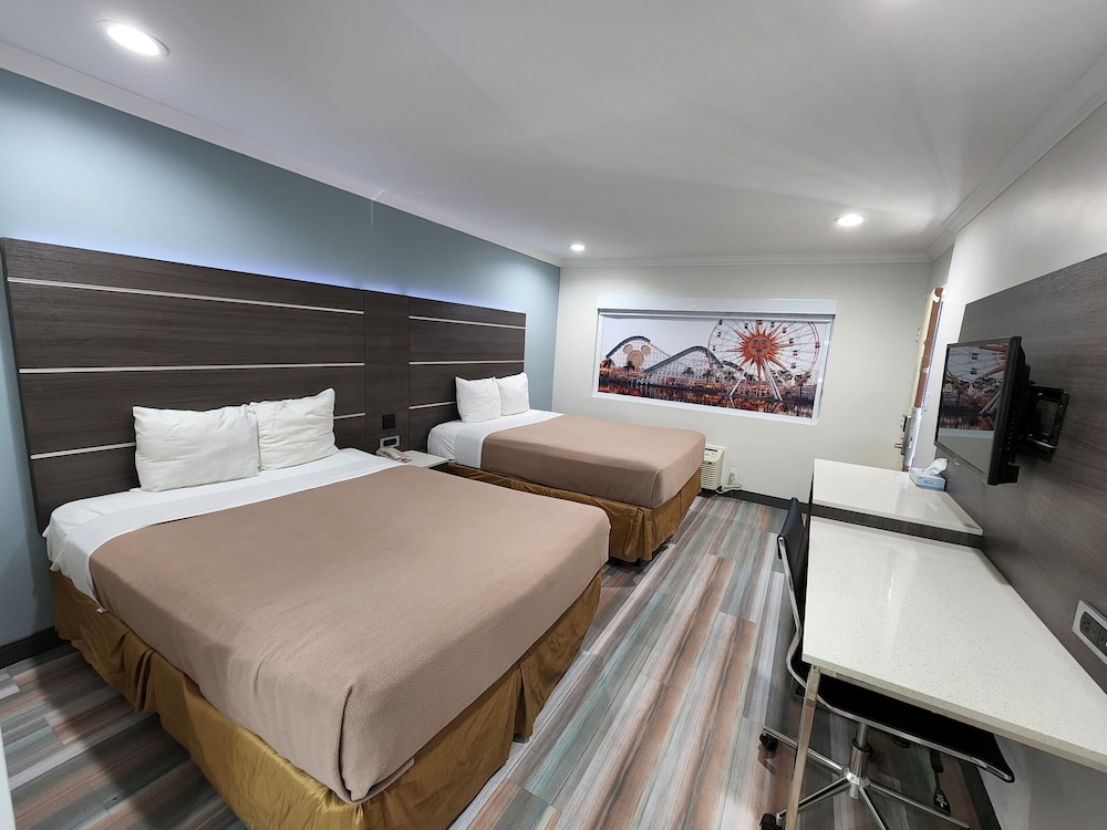 Room, 2 Double Beds, Non Smoking - Photo 3