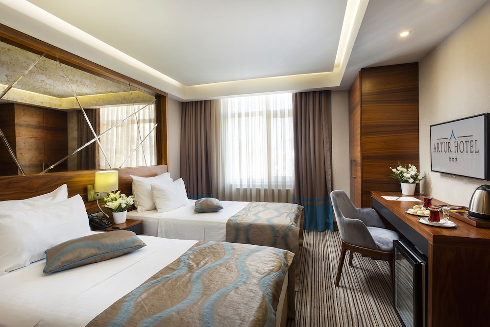 Standard Two Single Bed with City View Room - Photo 4