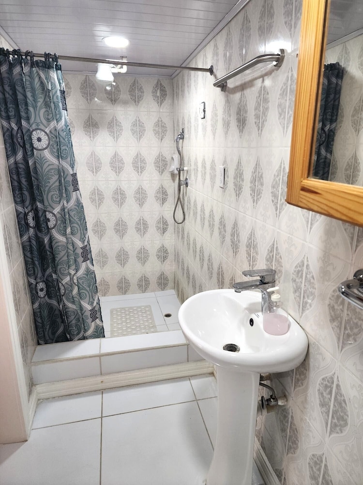 Luxury Apartment, 2 Bedrooms, Patio, Courtyard Area photo 3