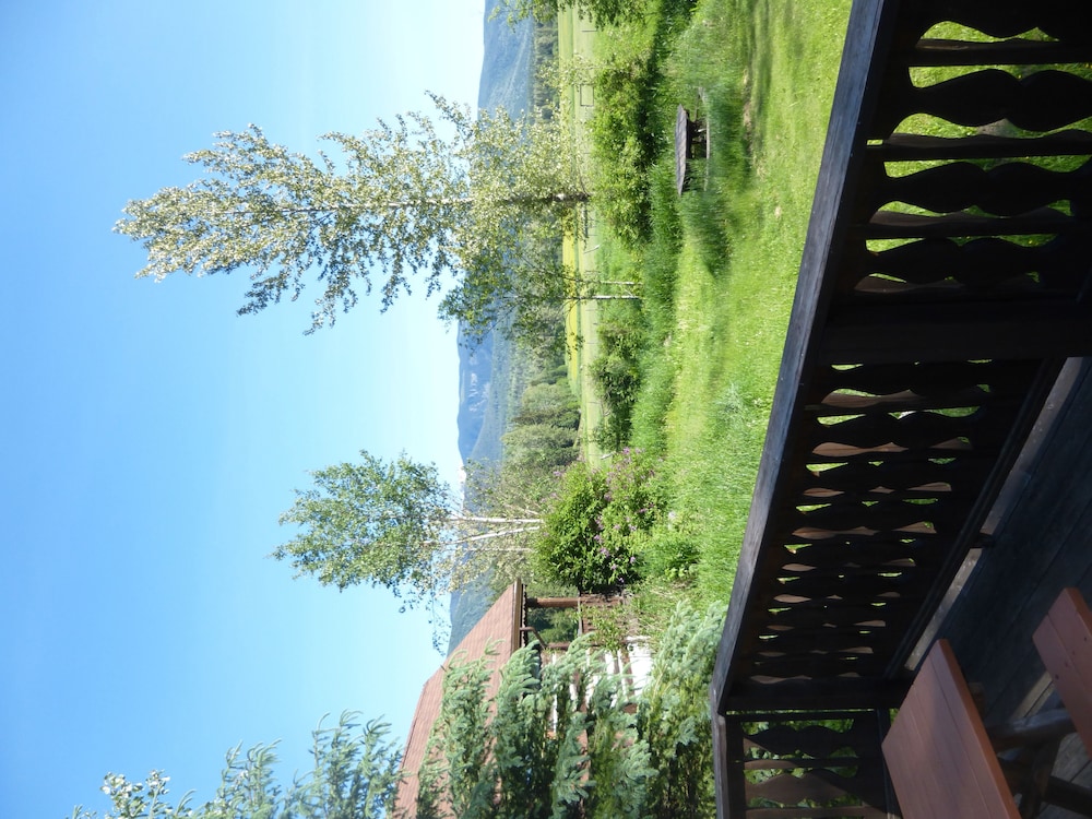 Classic Cabin, 2 Twin Beds, Patio, Mountain View photo 1