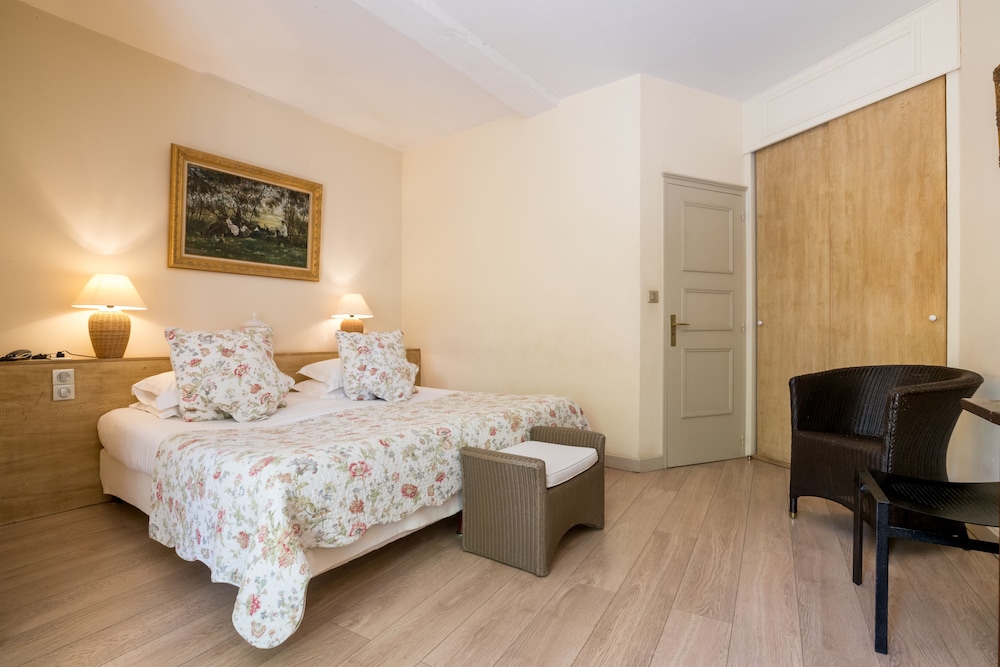 Courtyard Room - Photo 1