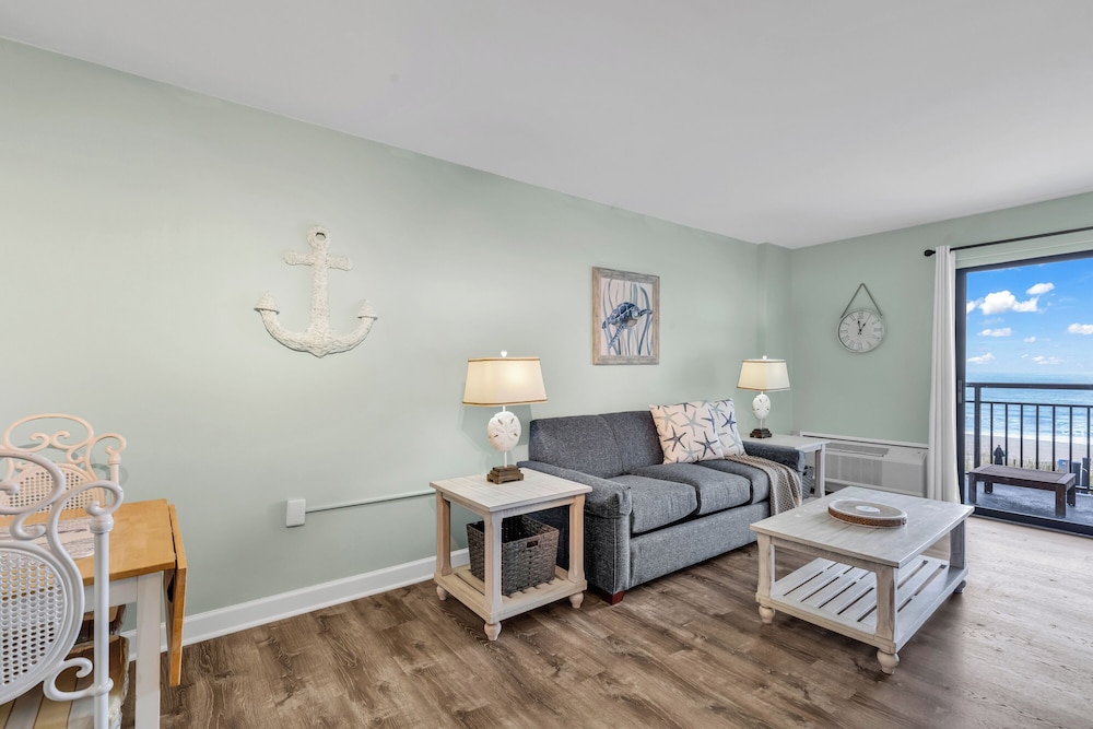Standard Condo, 1 Bedroom, Pool Access, Beachside