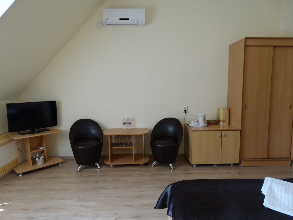 Standard Triple Room (13,14)
