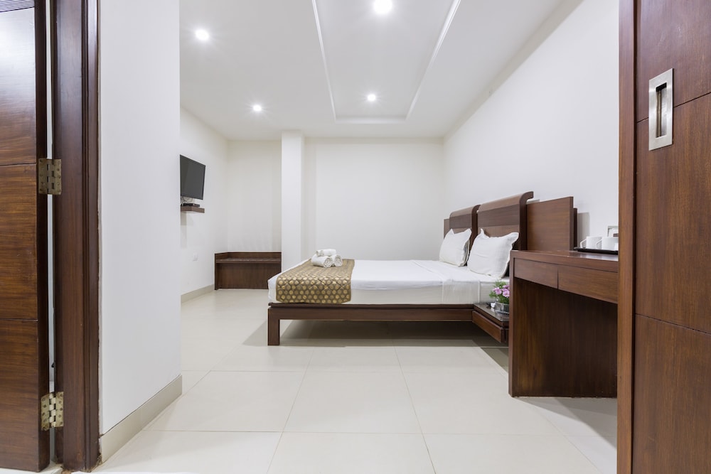 Standard Double Room, 1 King Bed photo 3