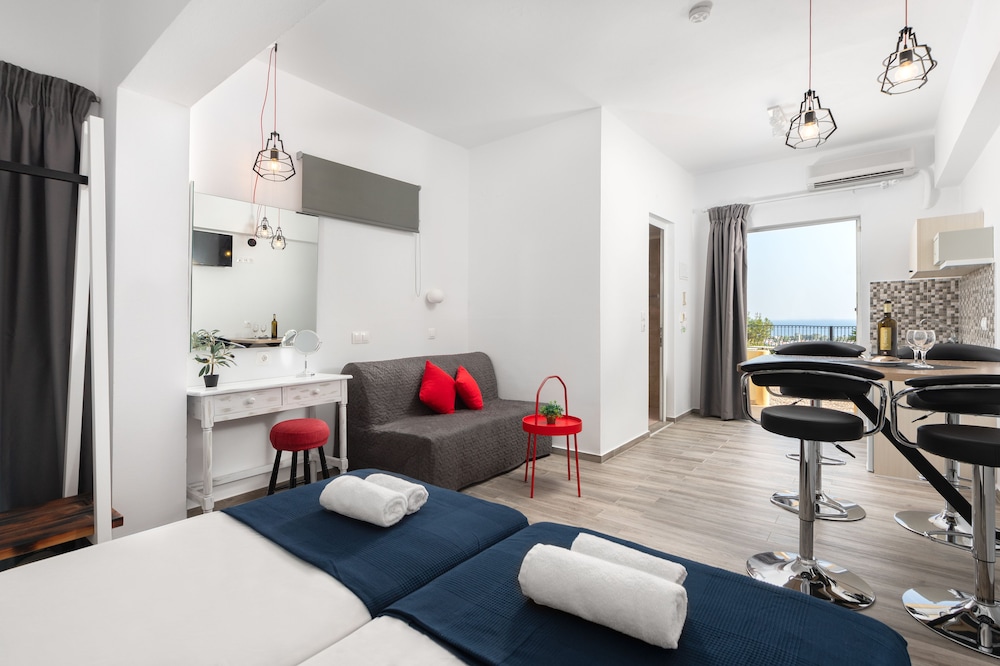 Triple Room, Sea View, Poolside photo 3