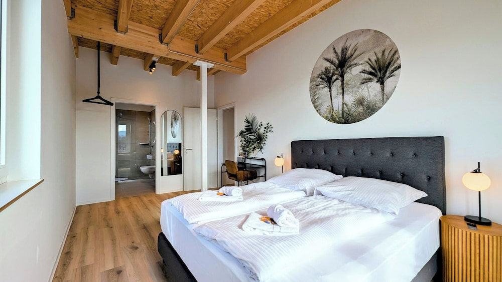 Luxury Penthouse, 3 Bedrooms, 2 Bathrooms, City View