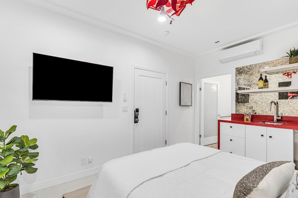 Ocean Pearl Suite photo 3