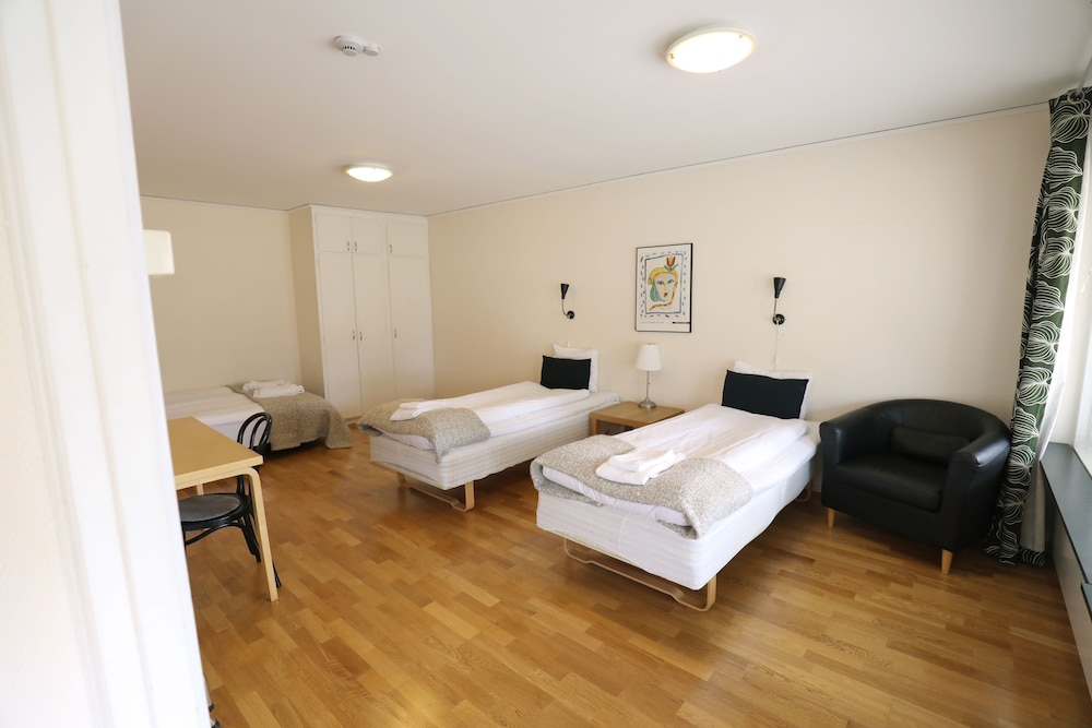 Economy Triple Room photo 1