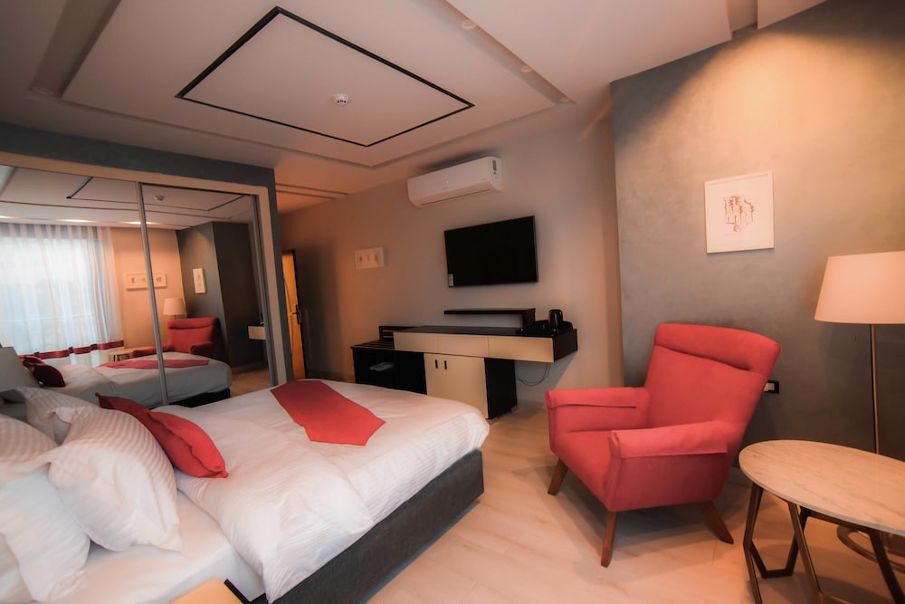 Superior Double Room, City View - Photo 3