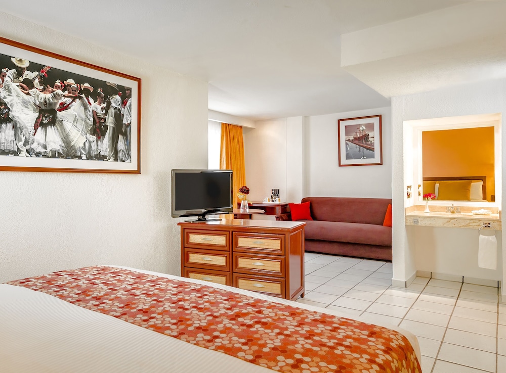Junior Suite, 1 King Bed - Photo 2