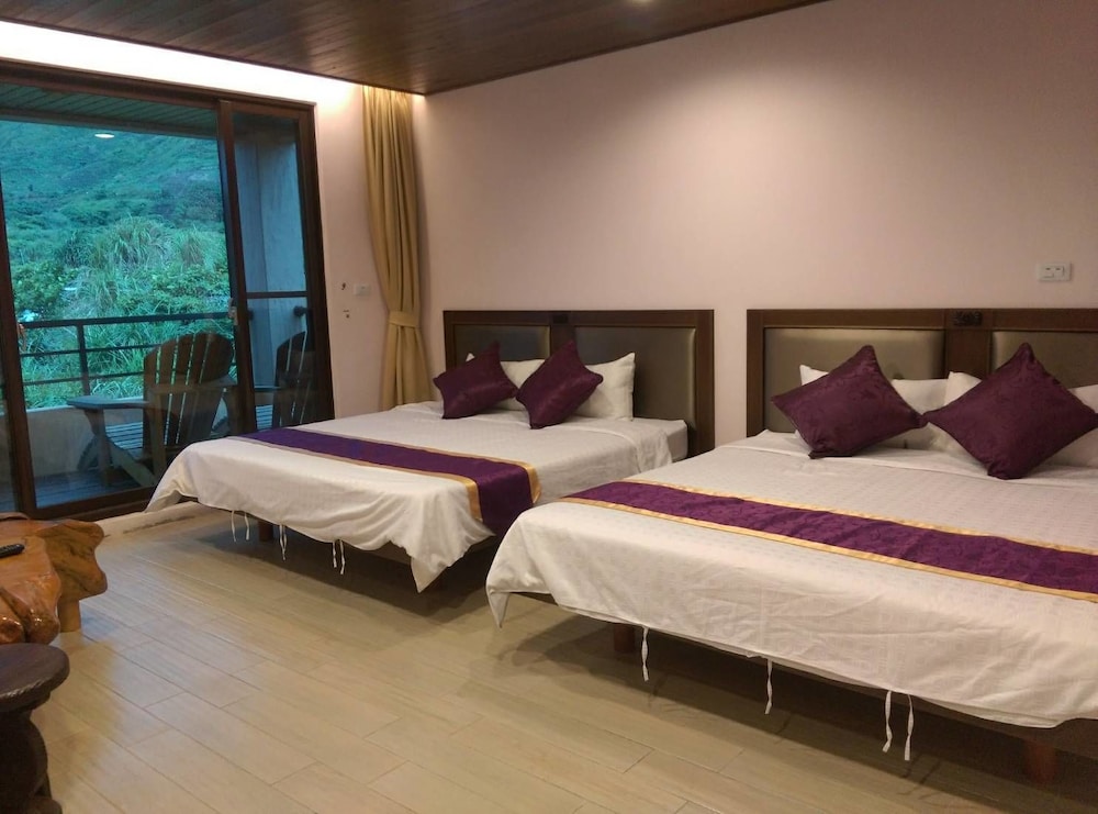 Comfort Quadruple Room, 2 Queen Beds, Corner photo 1