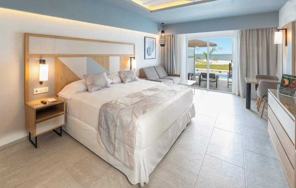Double Room (Swim-Up - Adults Only, B2C-US)
