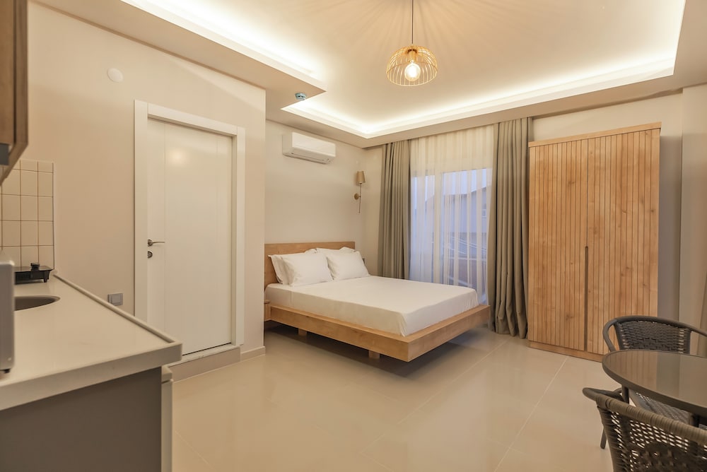 Grand Double Room, 1 Queen Bed, Lanai, Sea View