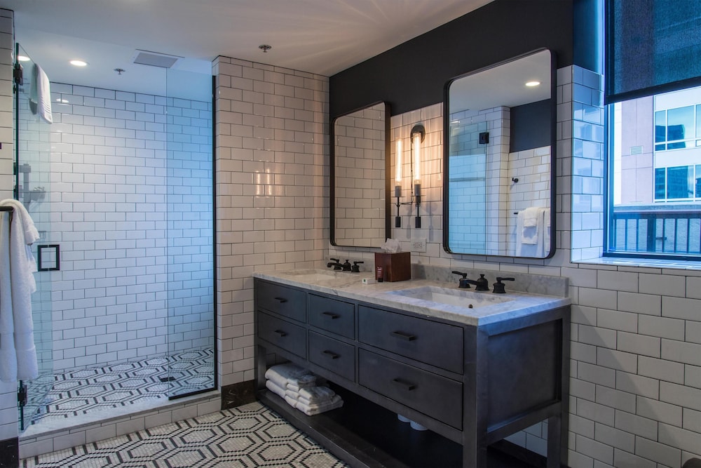 Presidential Suite, 1 Bedroom thumbnail 5