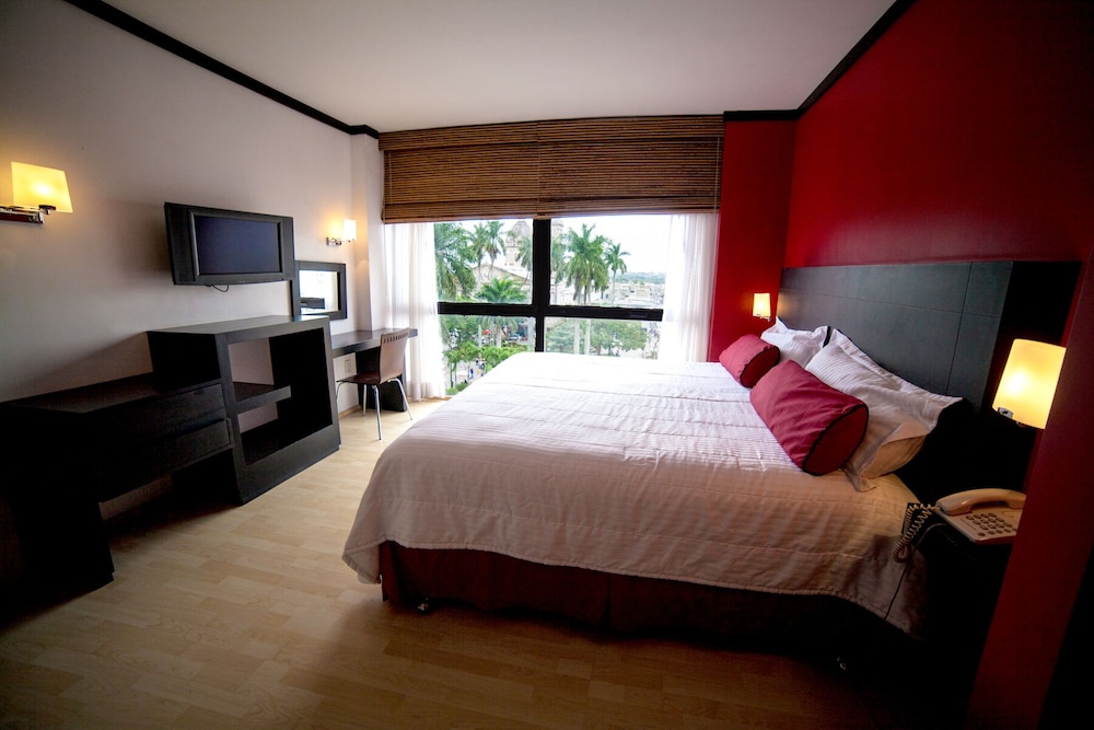 Standard Double Room, 1 King Bed photo 3