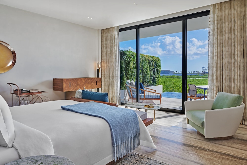Grand Double Room with One Double Bed, 2 Adults Occupancy and Private Pool (Non Smoking) thumbnail 5