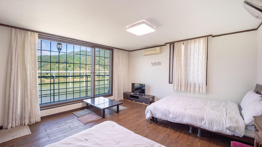 Basic Room, 1 Bedroom (301ho(Ivory,withpet,riverview))