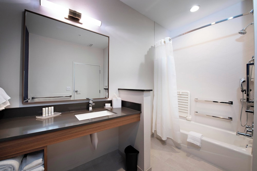 Room, 2 Queen Beds (Hearing Accessible) - Photo 2