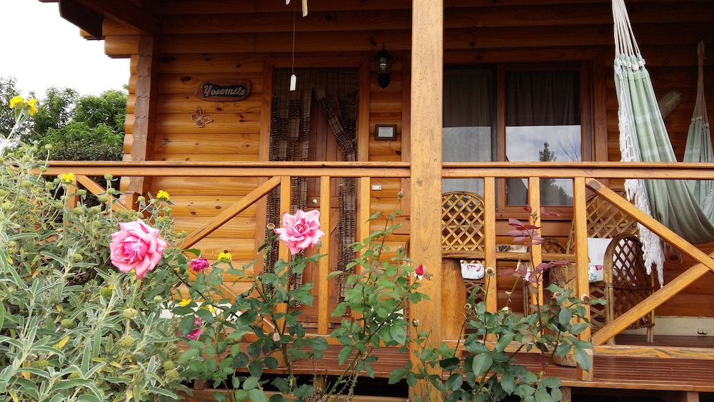 Honeymoon Cabin, 1 King Bed, Non Smoking, Private Bathroom (Grand Paradise C) photo 3