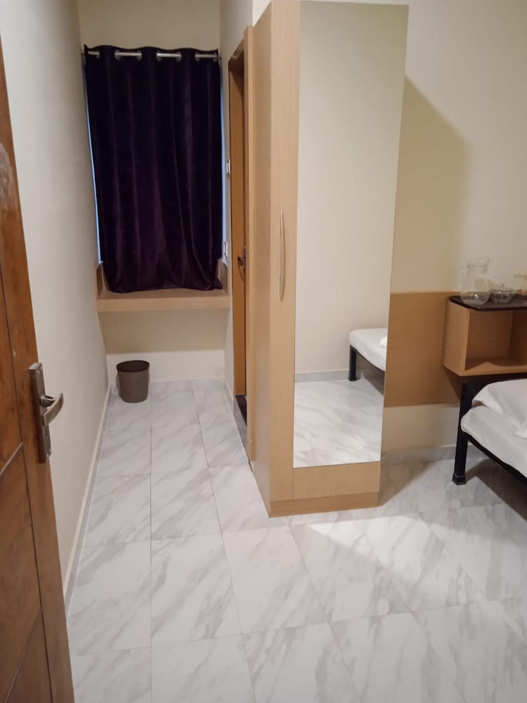 Standard Single Room - Photo 2
