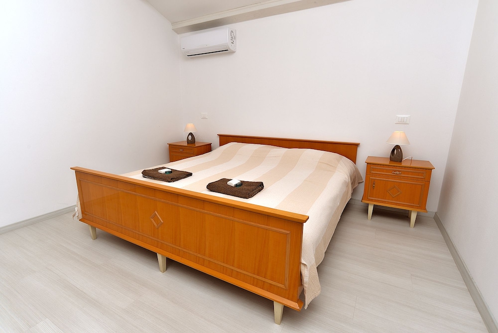 Standard House, 2 Bedrooms (0193) photo 2