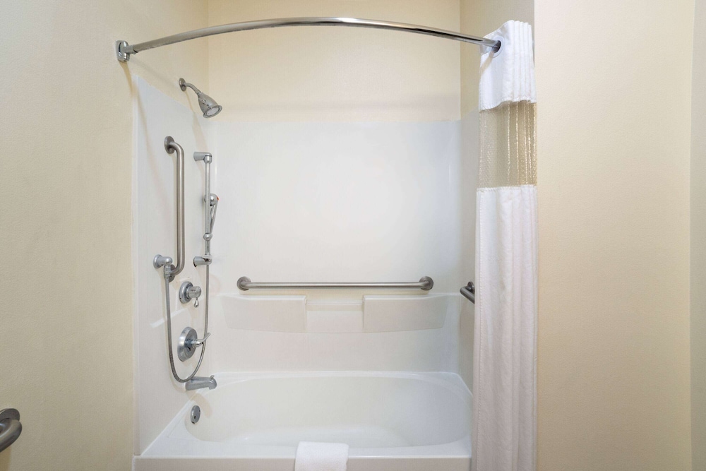 Room, Accessible - Photo 4