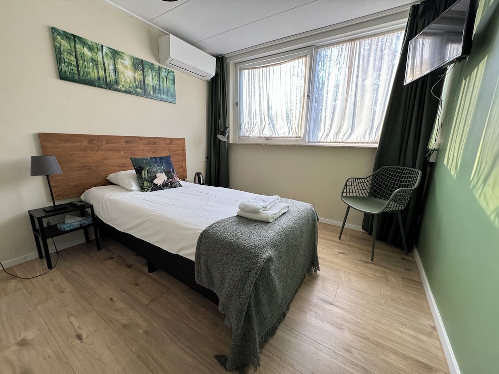 Comfort Single Room (with Shower)