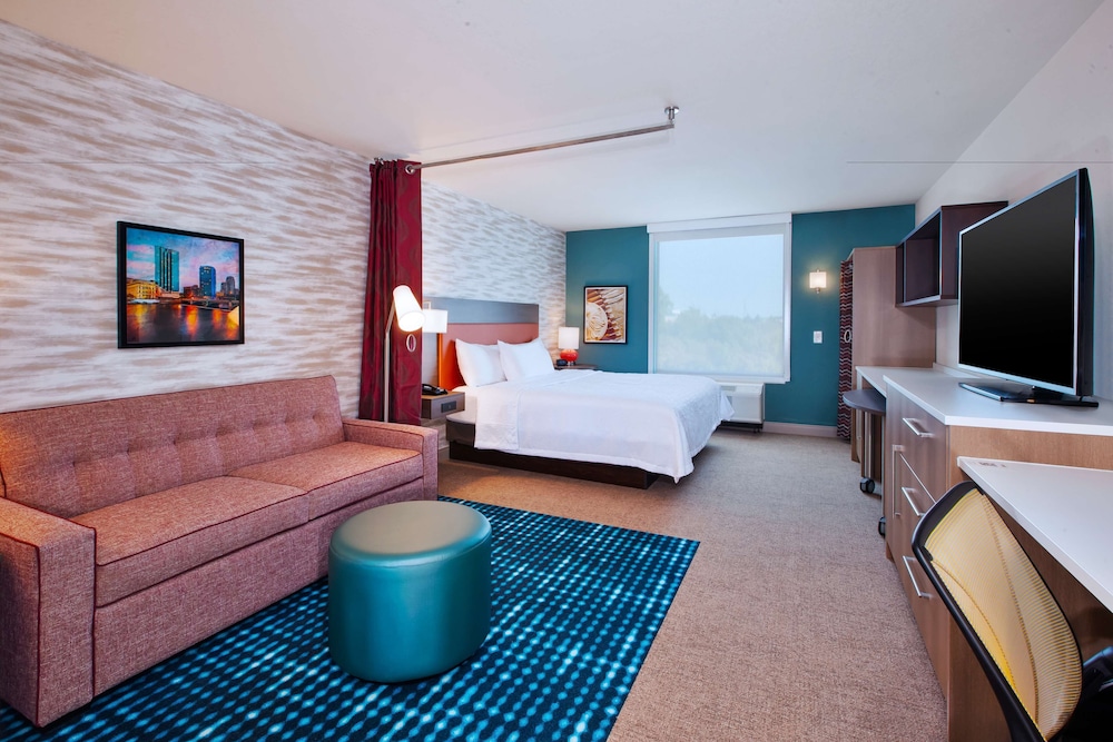 Suite, 1 King Bed, Accessible, Bathtub photo 2
