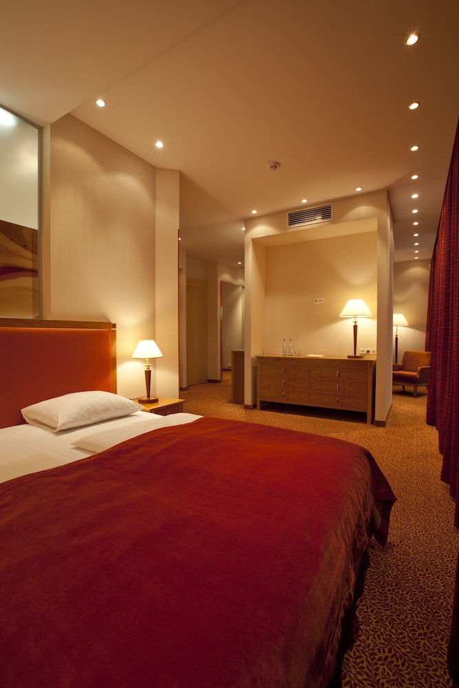 Studio Suite - Photo 3