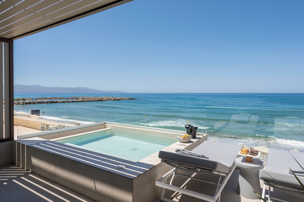 Beachcomber Suite - Beachfront with Private Pool - Photo 21