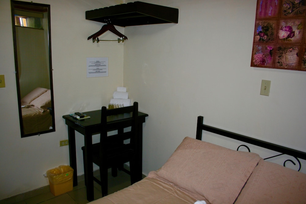 Budget Double Room with Shared Bathroom photo 3