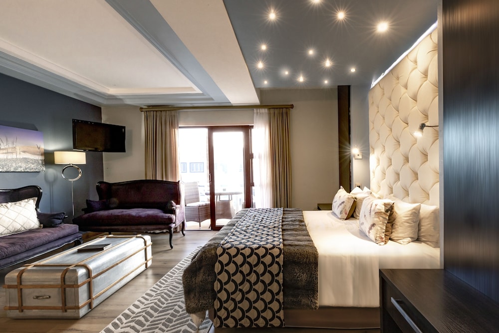 Superior Double Room, 1 King Bed, Partial Sea View photo 1